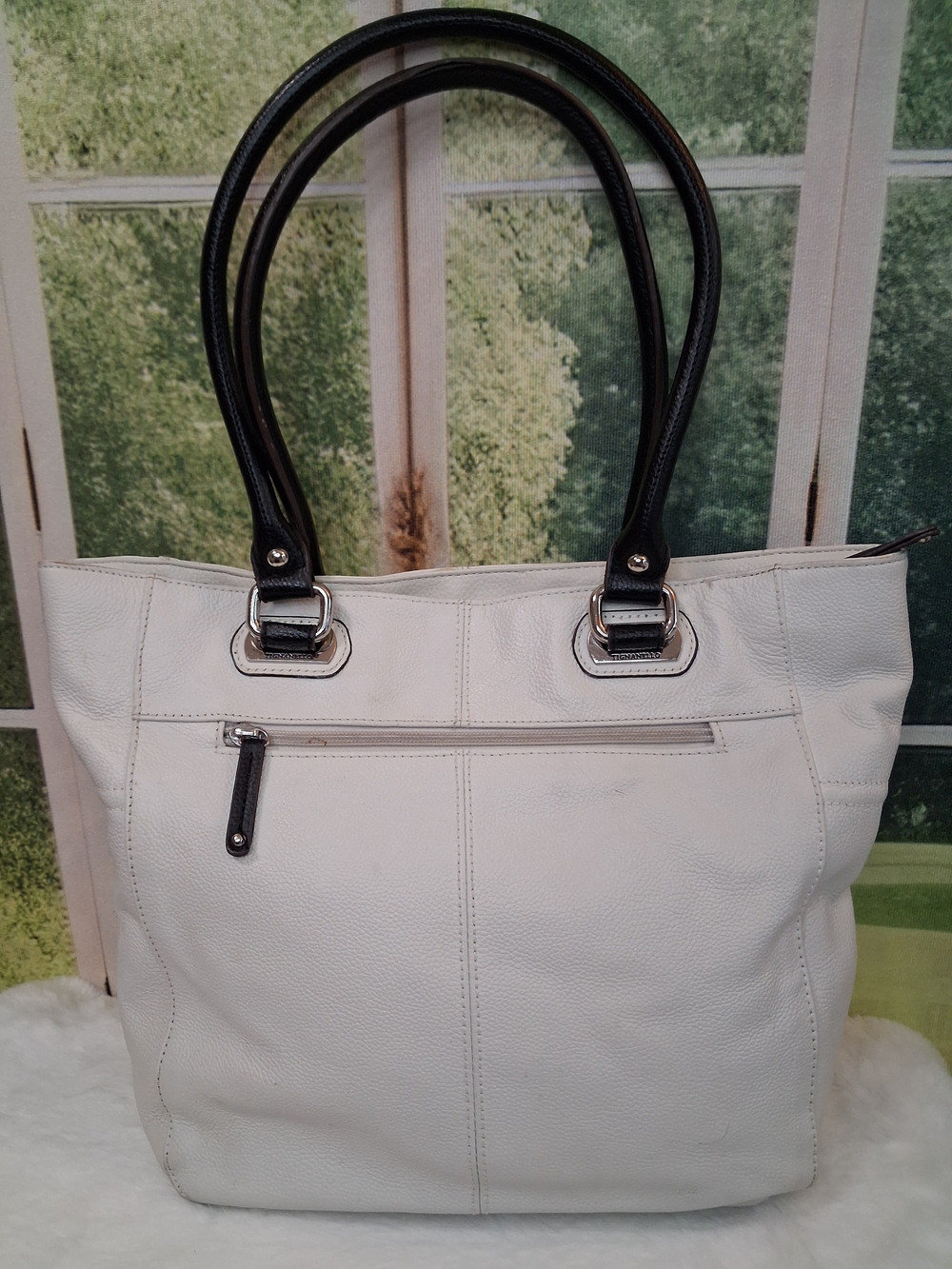 Vintage Y2K TignanelloTignanello White Leather Shoulder Tote with Black Handles